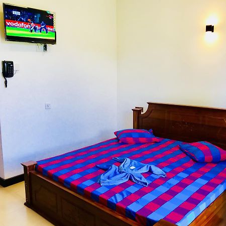 Travellers Halt Hotel Ratnapura Exterior photo