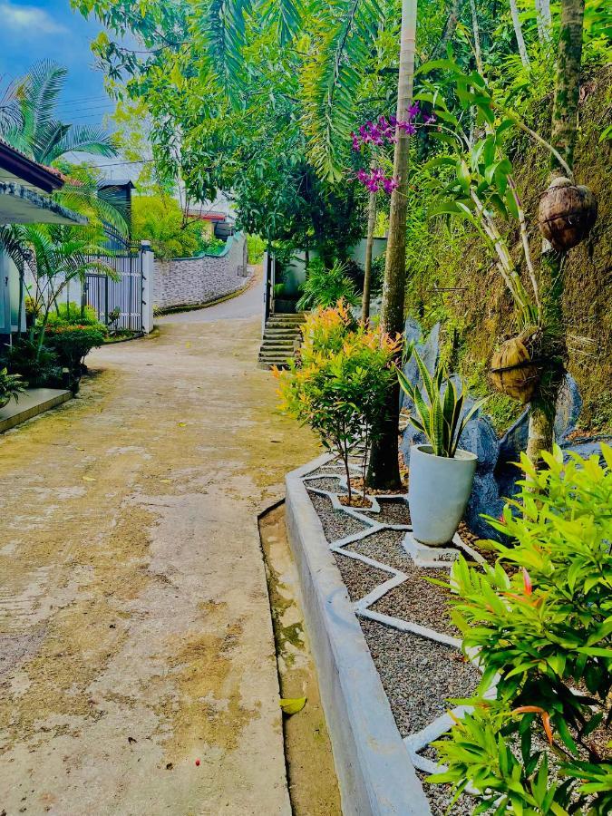 Travellers Halt Hotel Ratnapura Exterior photo