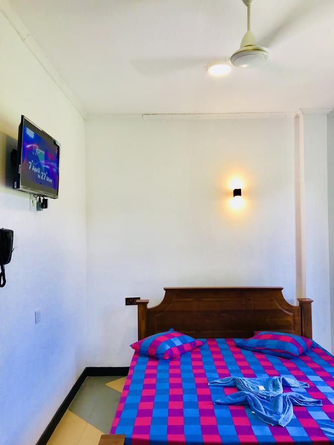 Travellers Halt Hotel Ratnapura Exterior photo